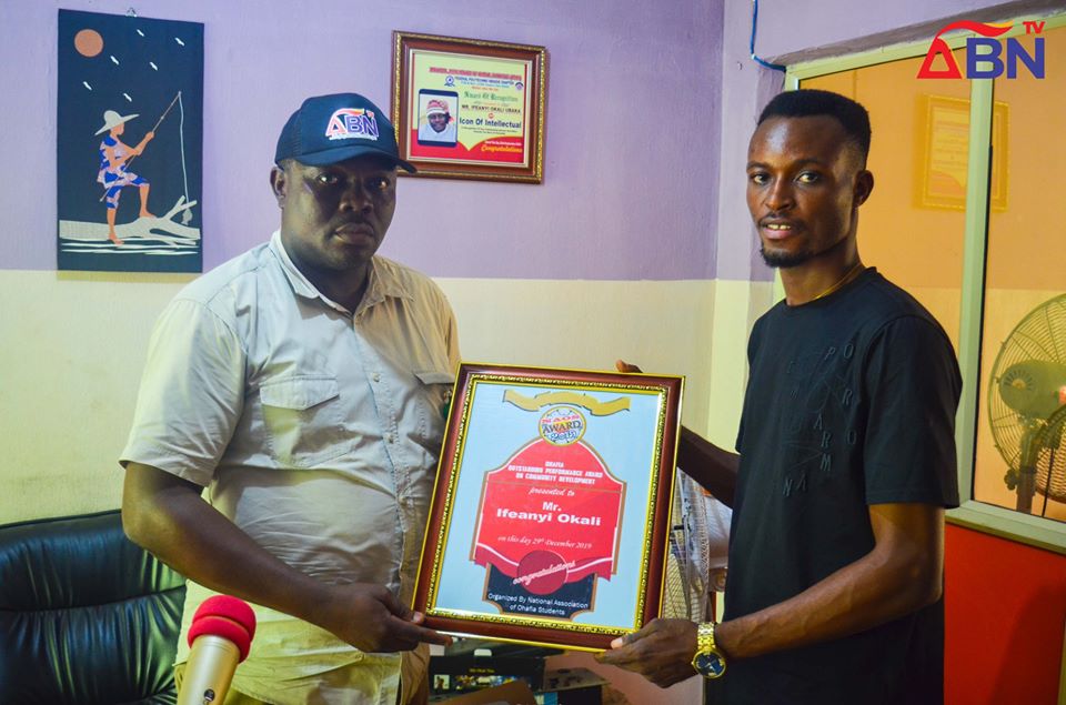 ABN TV boss receives award plaque from NOAS, offers free media coverage