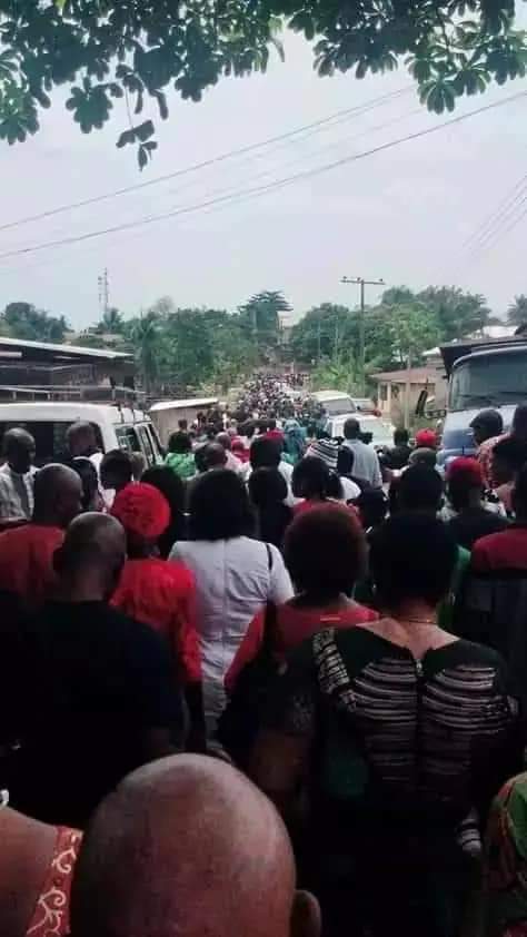 Rivers Of Tears As Couple Killed In Presence Of Their Children In Umuahia Laid to Rest (Photos)