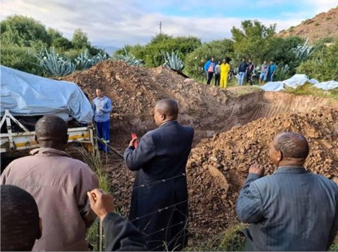 Granddad Buried In A Mercedes Benz According To His Last Wish [PHOTOS, VIDEO]