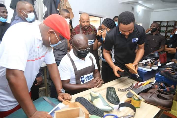 Ikpeazu Enrolls In Shoe Making Academy, Urges Youths To Do Same (Photos)