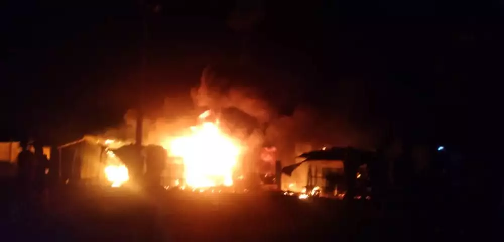 Massive Fire Razes Multimillion Naira Shops In Onitsha