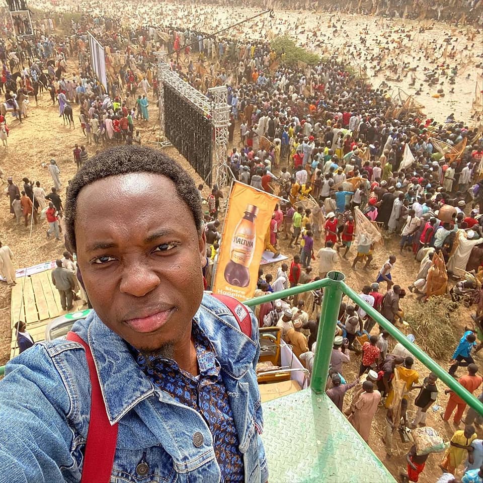 President Buhari’s Official Photographer, Omoboriowo Names World Record Title Holder For Largest Photobook