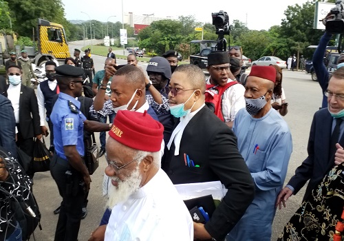 Ex-Governor, British Envoy arrive Court for Nnamdi Kanu’s Trial [PHOTOS]