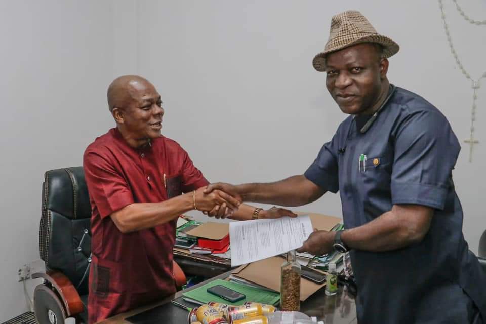 JOK Officially Hands Over To Chikamnayo As New Commissioner For Information, Thanks Abia Bloggers, Others (Photos)