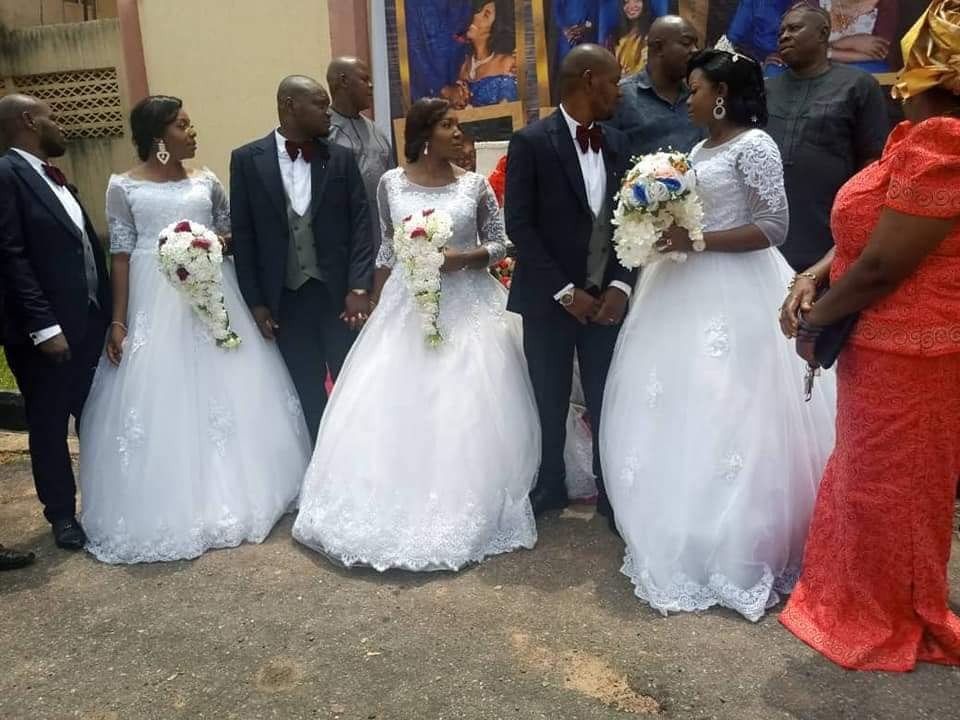 Two sets of triplets marry each other on the same day in Enugu (photos)