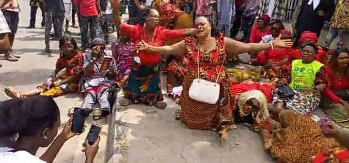 ‘Free Our Son' - Women Supporters Of Nnamdi Kanu Protest In Court, Demand For His Release [PHOTOS, VIDEO]