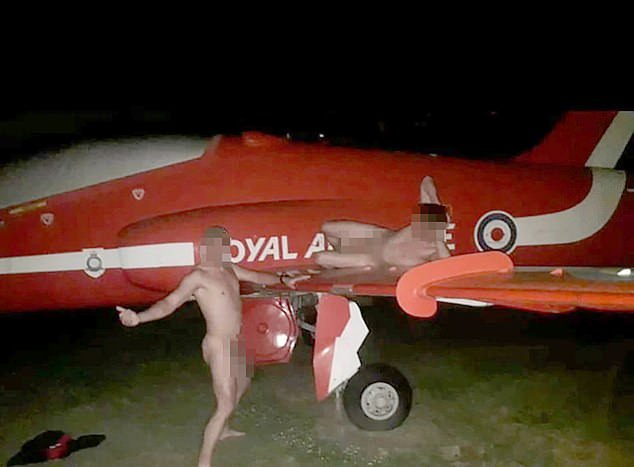 Soldiers in trouble for posing naked on Red Arrows jet while on Coronavirus testing duty (photos)