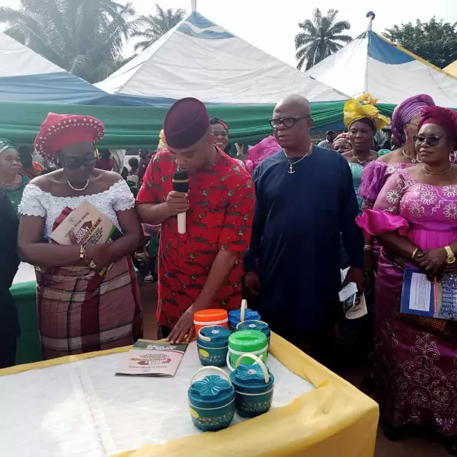 Hon. Chukwu In A Surprise Appearance At Ezumezu Women’s August Meeting, Rains Cash Donations Hon. Chukwu In A Surprise Appearance At Ezumezu Women's August Meeting, Rains Cash Donations