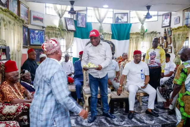Abia North: Bende Traditional Rulers Host Sen. Kalu, Applaud Developmental Projects (Photos) Abia North: Bende Traditional Rulers Host Sen. Kalu, Applaud Developmental Projects (Photos)