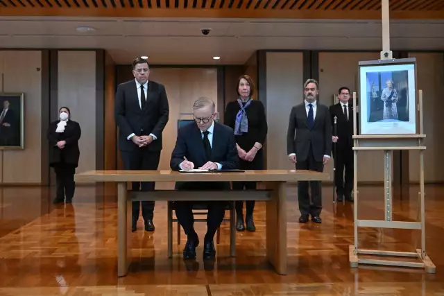 “Grief Is The Price We Pay For Love”: Australia’s PM Echoes Queen’s Words As People Line Up To Sign Condolence Book “Grief Is The Price We Pay For Love": Australia’s PM Echoes Queen's Words As People Line Up To Sign Condolence Book