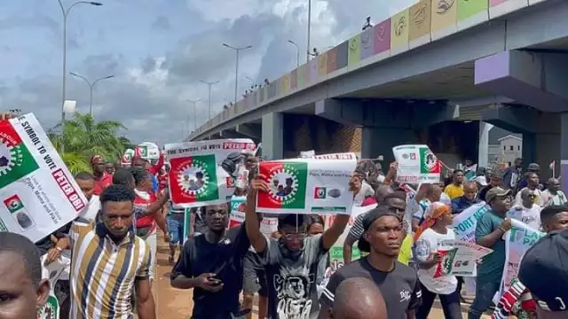 Commotion As Police Teargas Obidients In Ebonyi, Arrest Obi’s Supporters [VIDEO]