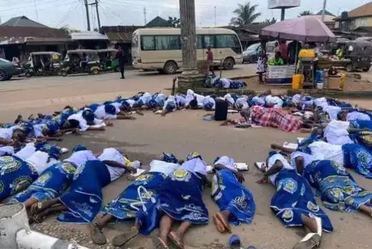 Christian Women Spotted Lying On The Road, Pray For Good Governance In Abia (Photos, Video)