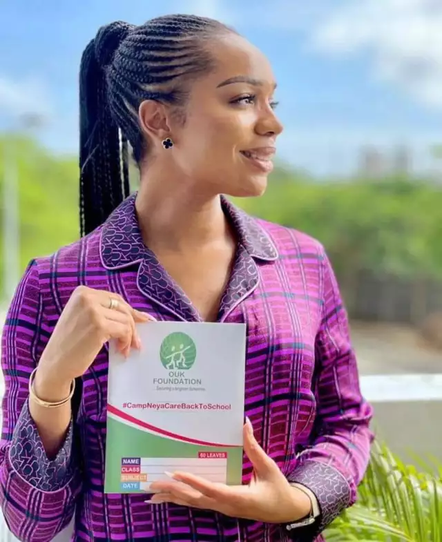 Senator Orji Uzor Kalu’s Daughter, Neya Distributes Books, Educational Materials To Schools In Abia North Senator Orji Uzor Kalu's Daughter, Neya Distributes Books, Educational Materials To Schools In Abia North