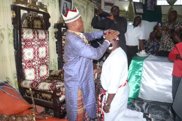 Abia 2023: Bende Royal Fathers Back Mascot Kalu’s Guber Bid, Confer Him AKA EKPUCHI ONWA 1 (Photos) Abia 2023: Bende Royal Fathers Back Mascot Kalu's Guber Bid, Confer Him AKA EKPUCHI ONWA 1 (Photos)