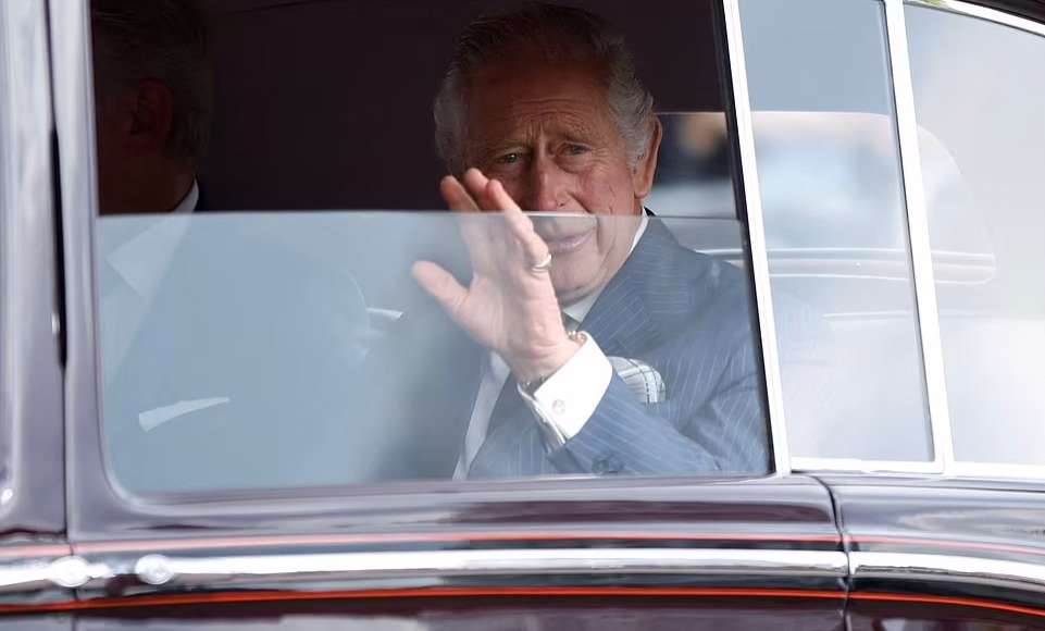 King Charles III Arrives At Bucknight Palace (PHOTOS)