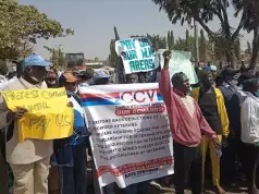 Retired Soldiers Storm Ministry Of Defence, Protest Unpaid Allowances Retired Soldiers Storm Ministry Of Defence, Protest Unpaid Allowances