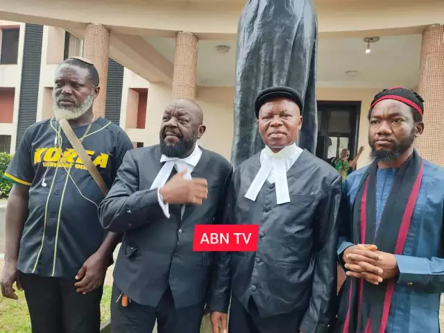 Amidst Tight Security, Umuahia Court Set To Hear Enforcement Of Nnamdi Kanu’s Human Rights Suit (Photos, Video) Amidst Tight Security, Umuahia Court Set To Hear Enforcement Of Nnamdi Kanu’s Human Rights Suit (Photos, Video)
