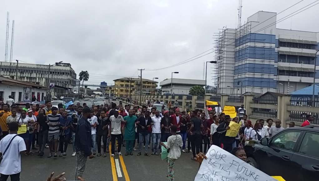 Final-Year Students Of Rivers State University Protest Against ‘No Fees, No Exams’ Policy