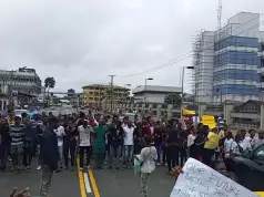 Final-Year Students Of Rivers State University Protest Against “No Fees, No Exams” Policy Final-Year Students Of Rivers State University Protest Against ‘No Fees, No Exams’ Policy