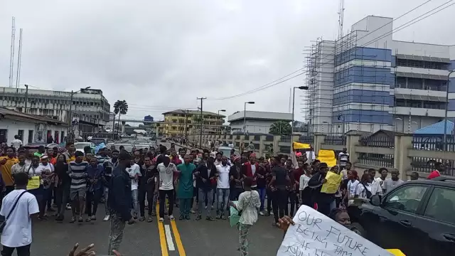 Final-Year Students Of Rivers State University Protest Against ‘No Fees, No Exams’ Policy