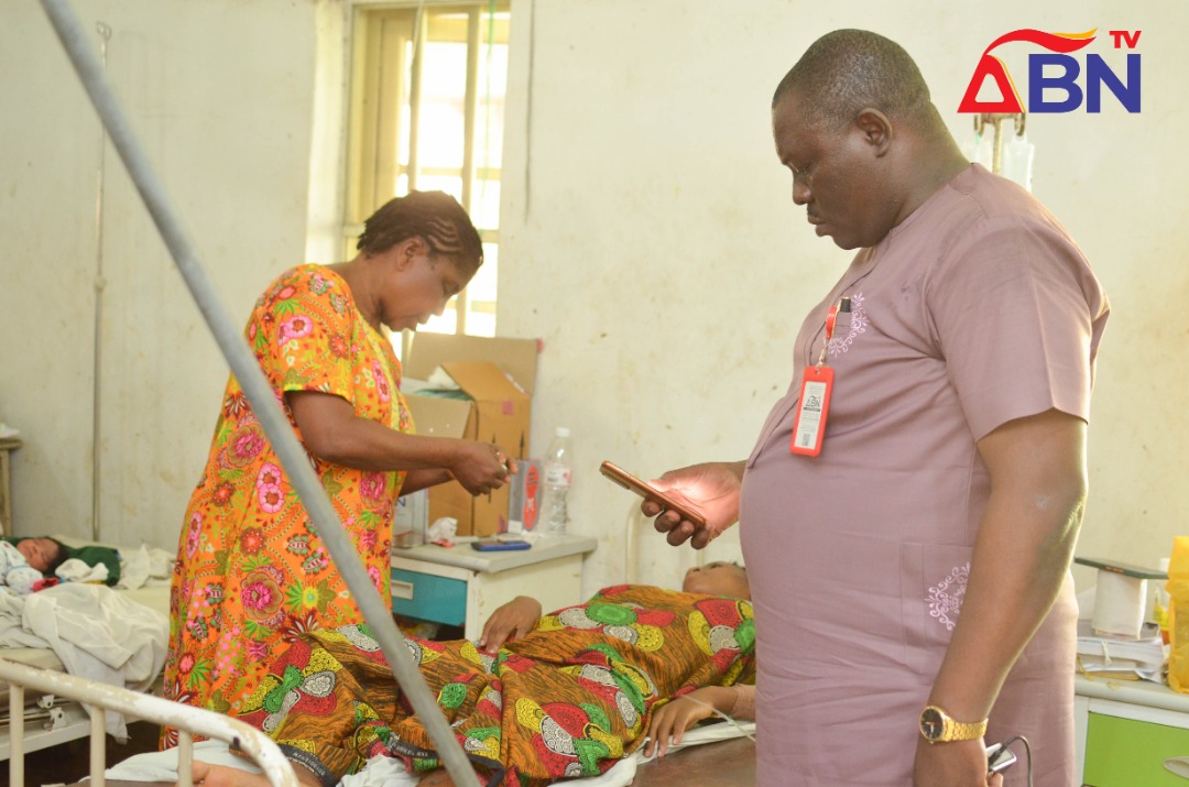 ABN TV Director Ifeanyi Okali Visits Abia Lady Who Gave Birth To Set Of 5 Babies, Others, Support Families With Cash (Photos, Video)