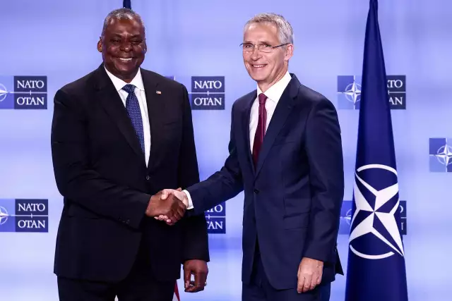 NATO Chief, US Defense Secretary Reiterate Support For Ukraine Ahead Of Ministers Meeting NATO Chief, US Defense Secretary Reiterate Support For Ukraine Ahead Of Ministers Meeting