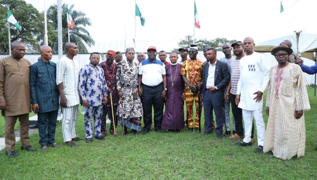 Ikpeazu Donates Land To Akwa Ibom Community In Aba For Construction Of Secretariat