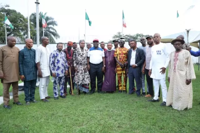 Ikpeazu Donates Land To Akwa Ibom Community In Aba For Construction Of Secretariat