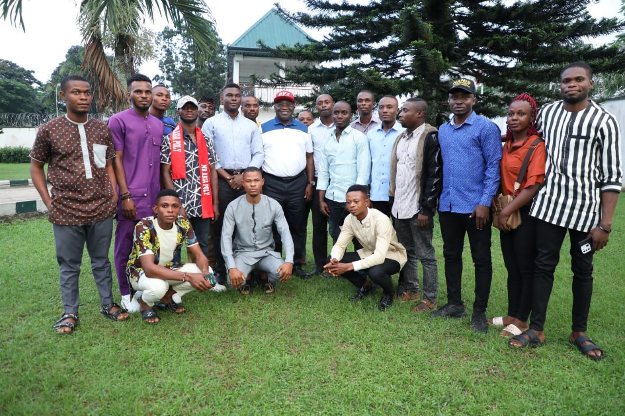 Ikpeazu Donates Land To Akwa Ibom Community In Aba For Construction Of Secretariat