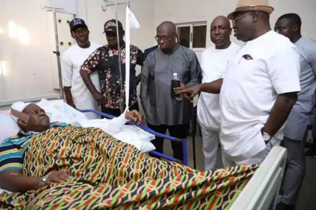 Ikpeazu Visits Injured PDP Campaign DG In Hospital, Insists On Aggressor’s Prosecution (Photos) Ikpeazu Visits Injured PDP Campaign DG In Hospital, Insists On Aggressor's Prosecution (Photos)