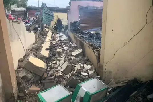 Hoodlums Burn INEC Office In Ogun (PHOTOS) Hoodlums Burn INEC Office In Ogun (PHOTOS)