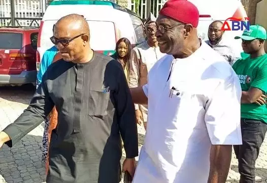 APGA BOT Member Donates High Resolution Monitoring System Servers, Buses To Support Peter Obi’s Election (Photos) APGA BOT Member Donates High Resolution Monitoring System Servers, Buses To Support Peter Obi's Election (Photos)