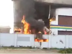 Gunmen Bomb Nigerian Police Facility, Set Inmates Free in Anambra State Rampaging Youths Set Lagos Police Station Ablaze