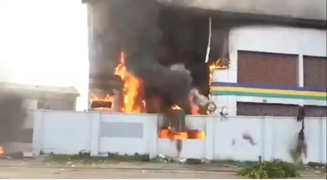 Rampaging Youths Set Lagos Police Station Ablaze Rampaging Youths Set Lagos Police Station Ablaze