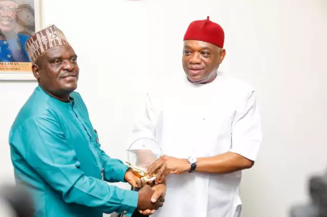 Constituency Projects: Sen. Kalu Formally Receives Award Plaque, Vows To Halt Rural-Urban Migration Constituency Projects: Sen. Kalu Formally Receives Award Plaque, Vows To Halt Rural-Urban Migration