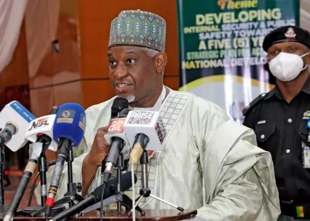 Hundreds Of Nigerians Renounce Citizenship – FG