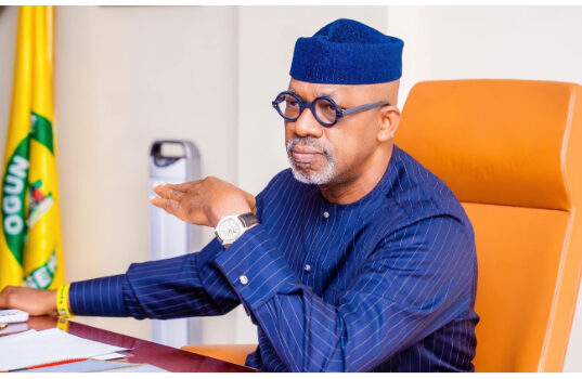 Ogun State Governor Talks Tough, Vows To Shut Down Banks Rejecting Old Naira Notes