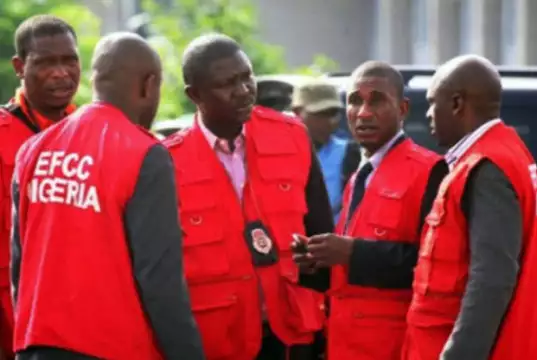 EFCC Grills Actress Over Spraying, Stepping On New Naira Notes (Photo) EFCC Grills Actress Over Spraying, Stepping On New Naira Notes