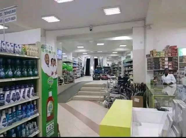 Ganduje Orders Closure Of Popular Supermarket Over Refusal To Collect Old Naira Notes