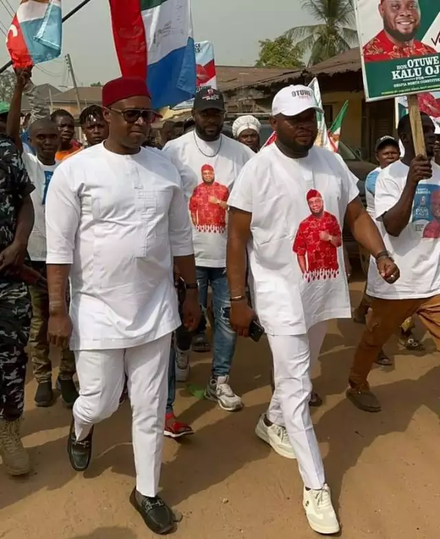 Dan Okeke Visits Nkporo Community, Receives Royal Blessing Few Days To Election (PHOTOS) Dan Okeke Visits Nkporo Community, Receives Royal Blessing Few Days To Election (PHOTOS)