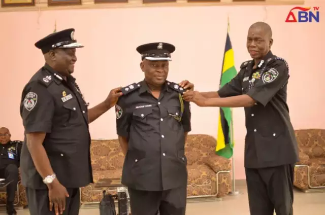 Abia CP Decorates Newly Promoted Officers, Assures Electorate Peaceful Atmosphere (PHOTOS) Abia CP Decorates Newly Promoted Officers, Assures Electorate Peaceful Atmosphere (PHOTOS)