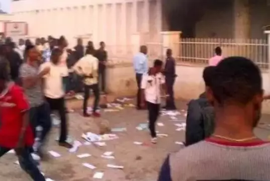 Three Banks Looted By Hoodlums In Rivers Three Banks Looted By Hoodlums In Rivers