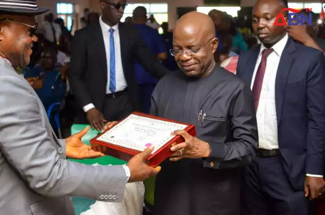 Jubilation As Abia Governor-Elect, Alex Otti, Deputy Receive Certificates of Return (PHOTOS) Jubilation As Abia Governor-Elect, Alex Otti, Deputy Receive Certificates of Return (PHOTOS)