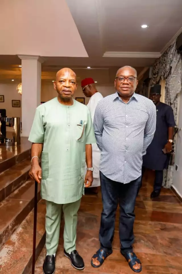 Nigerian Billionaire Arthur Eze Visits Senate Chief Whip Kalu, Condoles With Senator (PHOTOS) Nigerian Billionaire Arthur Eze Visits Senate Chief Whip Kalu, Condoles With Senator (PHOTOS)