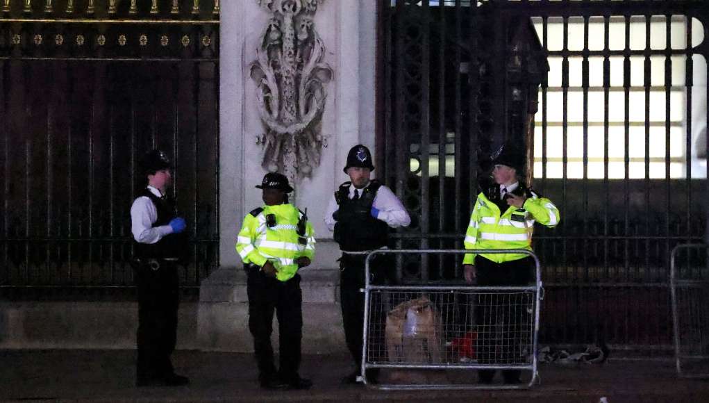 Man Arrested Outside Buckingham Palace