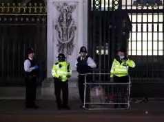 Man Arrested Outside Buckingham Palace Man Arrested Outside Buckingham Palace