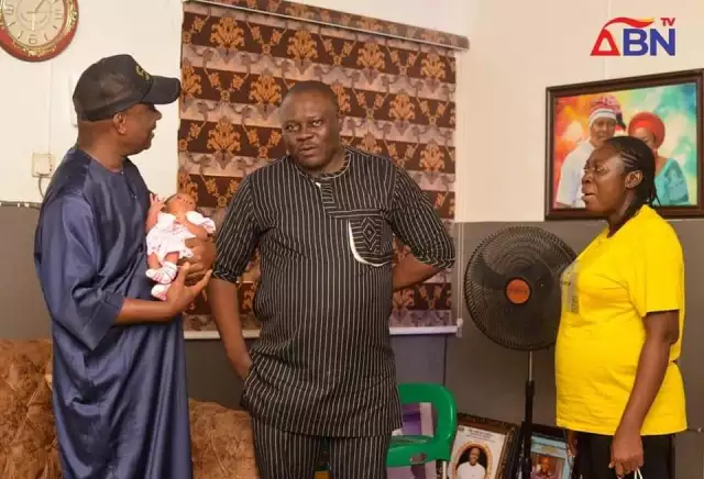 Abia Speaker Visits Journalist Whose Wife Delivered First Child After 11 Years In Marriage (PHOTOS) Abia Speaker Visits Journalist Whose Wife Delivers 1st Child After 11 Years In Marriage (PHOTOS)