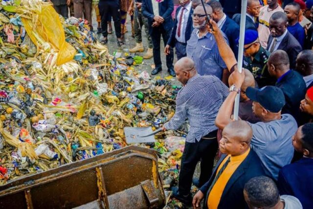 Despite Heavy Downpour, Gov. Otti Supervises Clearing Of Aba Refuse (Photos, Video) Despite Heavy Downpour, Gov. Otti Supervises Clearing Of Aba Refuse (Photos, Video)