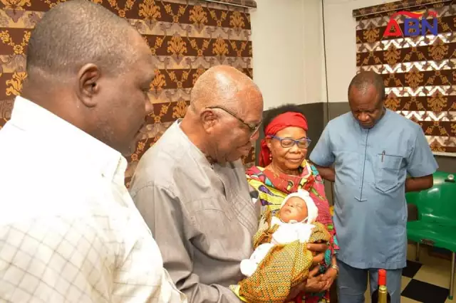 Popular Ohafia King Visits ABN TV Boss, Ifeanyi Okali, Lauds Family’s Patience Before Arrival Of Baby (Photos, Video) Popular Ohafia King Visits ABN TV Boss, Ifeanyi Okali, Lauds Family's Patience Before Arrival Of Baby (Photos, Video)