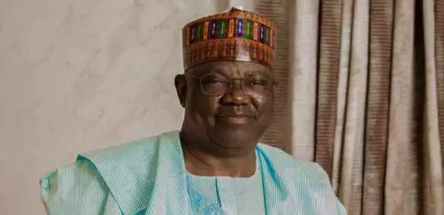 Sen. Bwacha Clears Debts Incurred By Taraba APC Secretariat, Staff Salaries